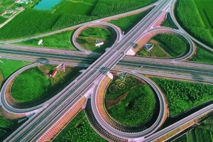 高速公路上如何安全行駛？看完這些指南讓你心不慌
