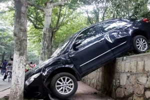 汽車剎車失靈前的4個征兆，記住了關(guān)鍵時候能保命！